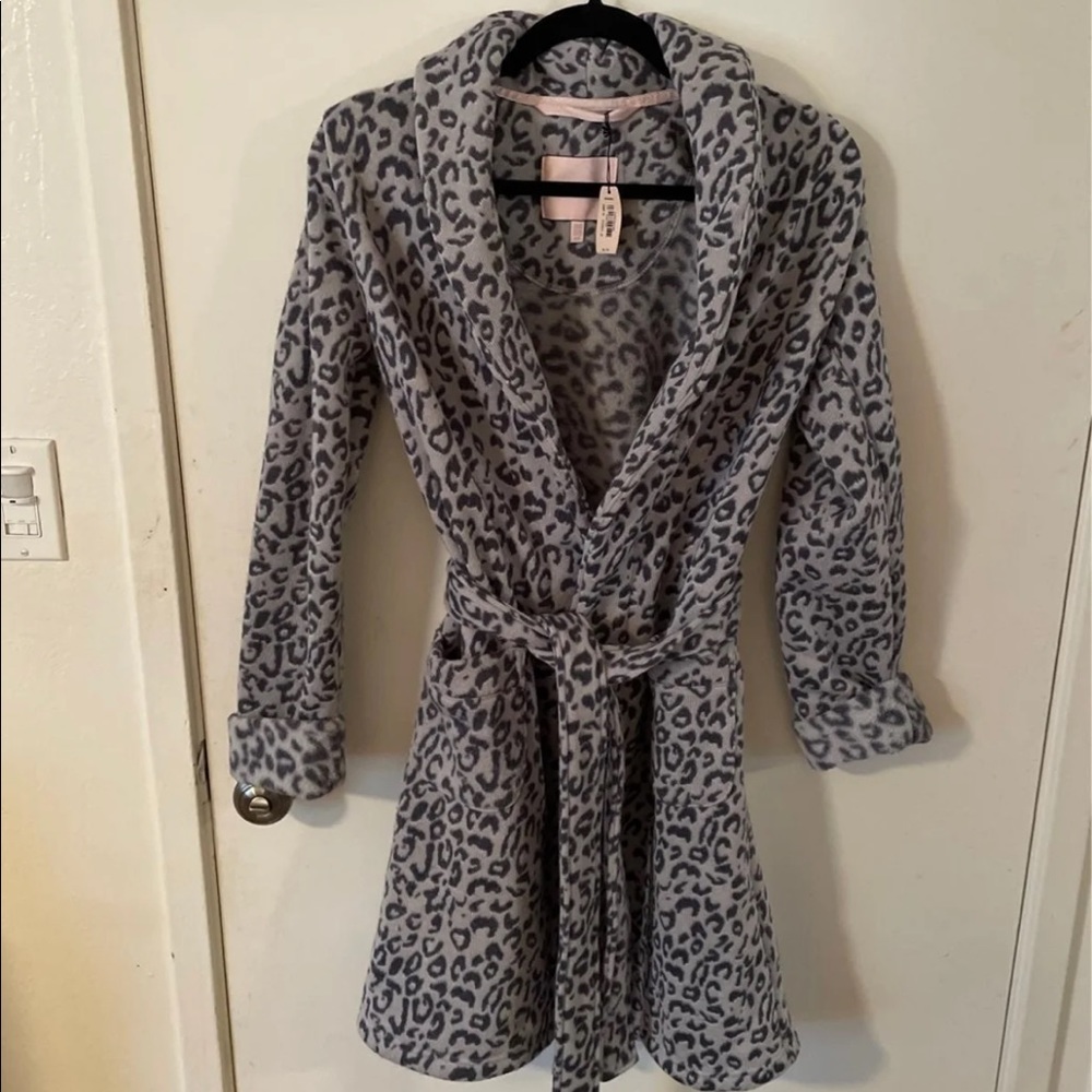 NWT Victorias Secret Grey Leopard Robe - Picture 5 of 9